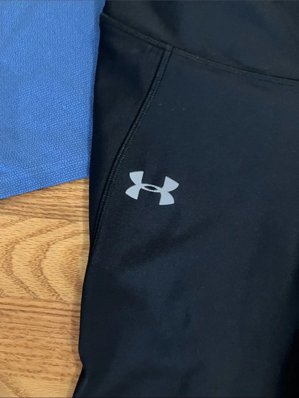 Under Armour Blue Short Sleeve Tee with Black Performance Leggings Sz M EUC
